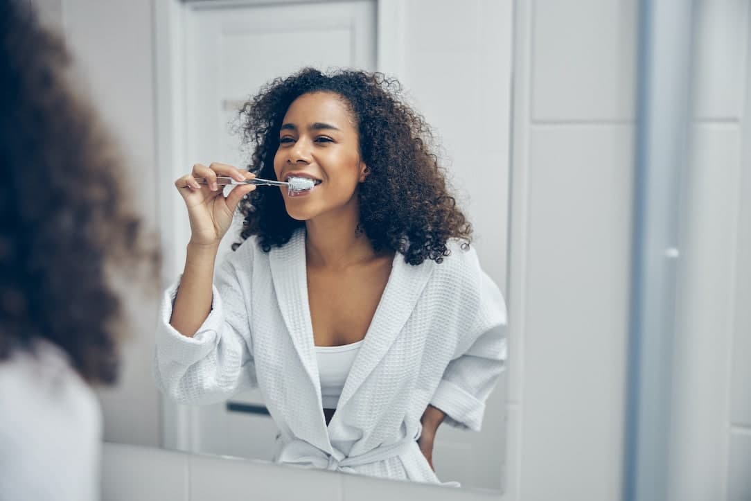 How to Keep Your Teeth Healthy at Home: The Daily Routine That Protects Your Smile
