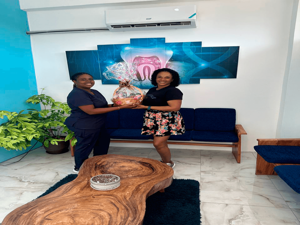 Dr_Yanelis_Golbourne_Durades_client_present2