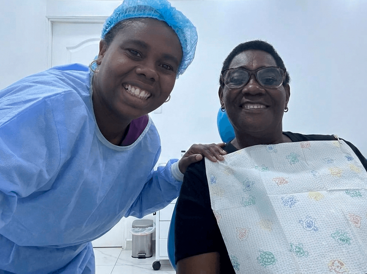 Dr_Yanelis_Golbourne_Durades_client_happy
